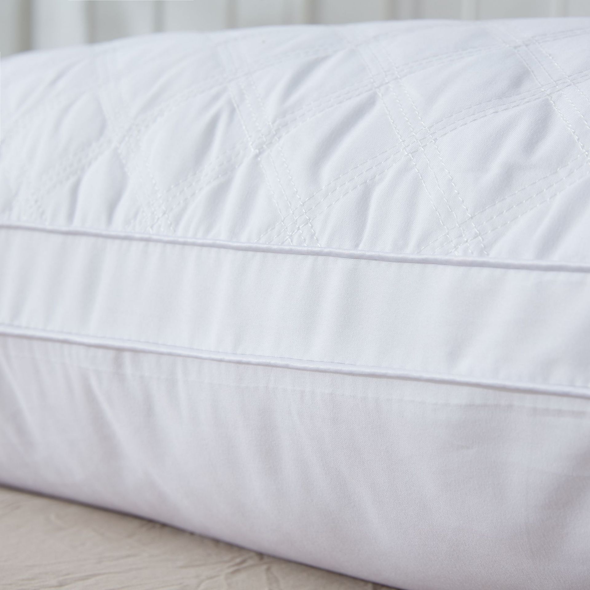 DreamCloud Seven-Star Hotel Pillow